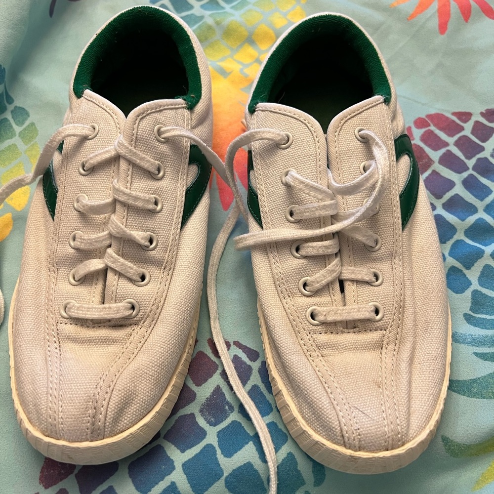 Tretorn size 8